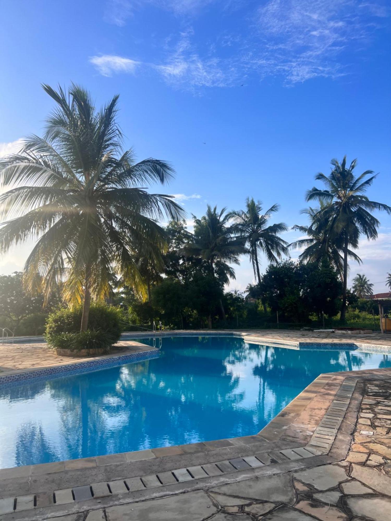 Waves And Wanderlust-Diani Beach Exterior foto