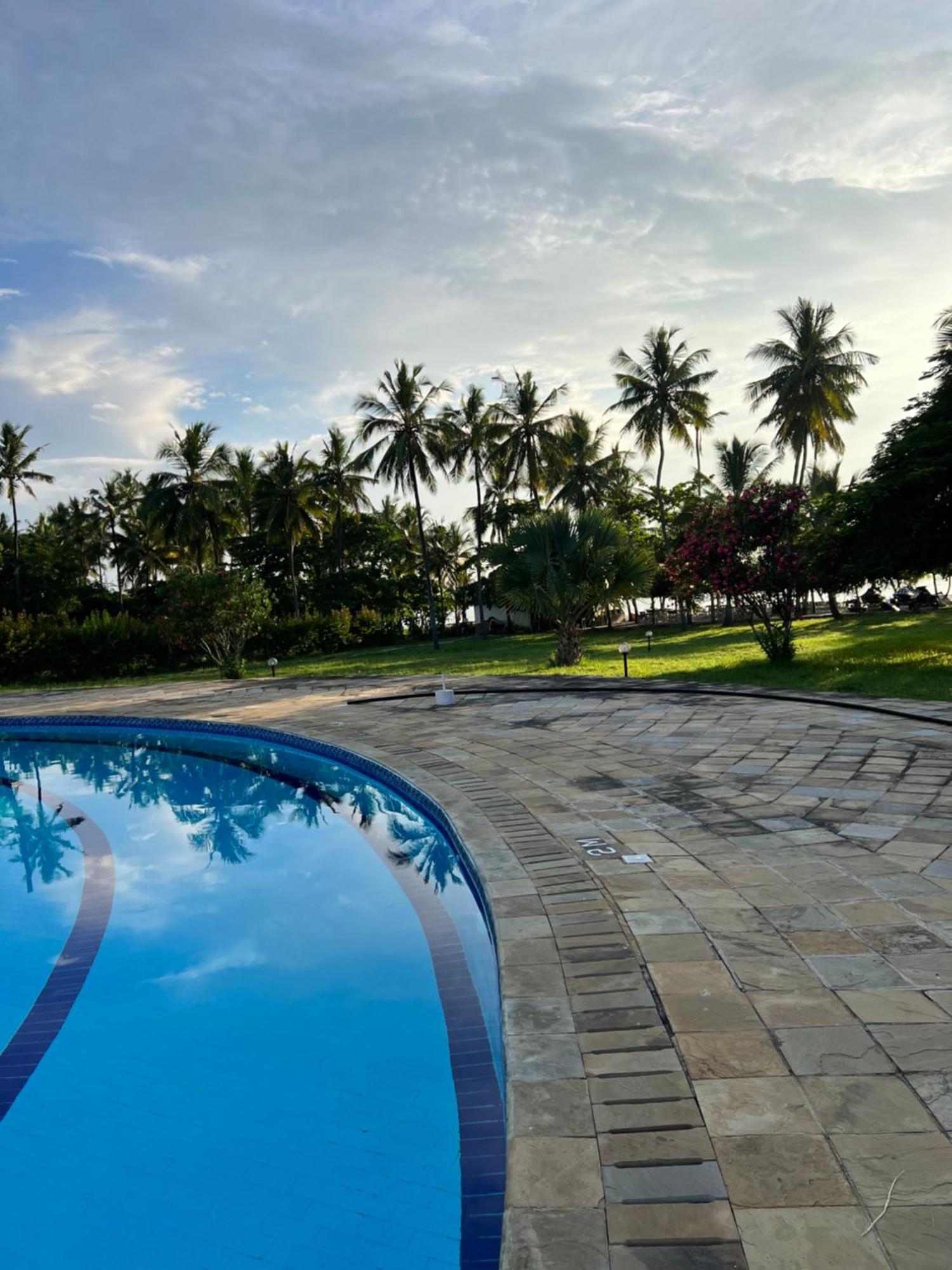 Waves And Wanderlust-Diani Beach Exterior foto