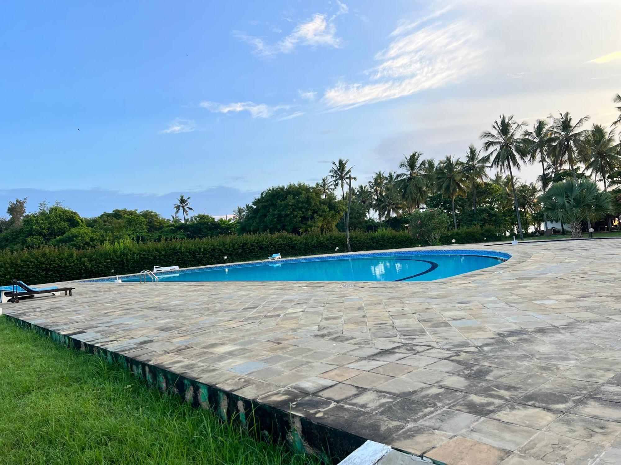 Waves And Wanderlust-Diani Beach Exterior foto